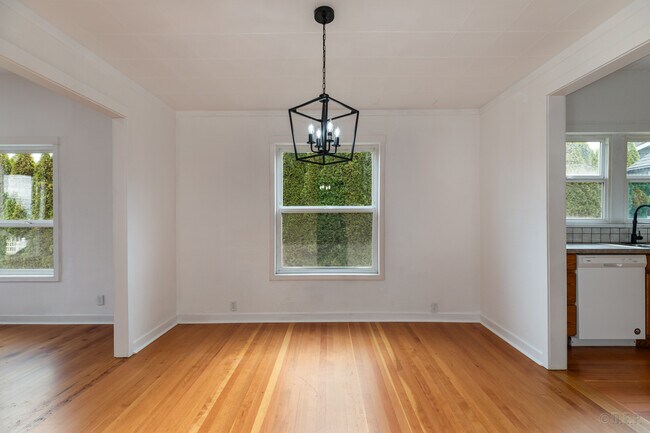 Foto del edificio - 410 W C St