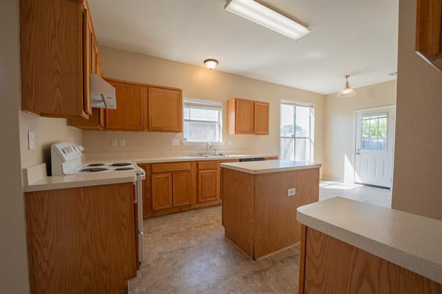 Building Photo - 447 Maple Grove Dr