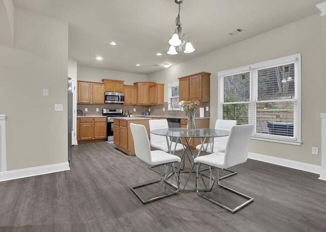 Building Photo - 1893 Thomas Pointe Trce