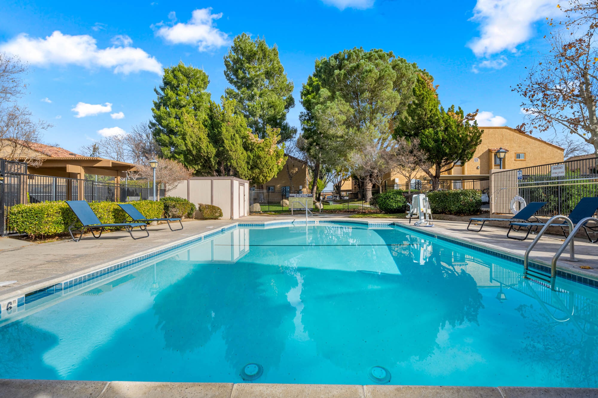 Villa Mirage Apts