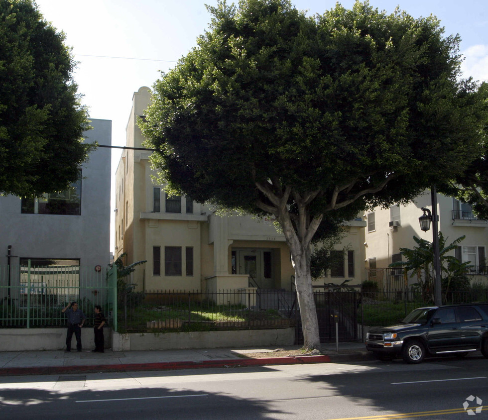 Building Photo - 2308 W Pico Blvd