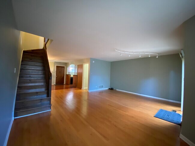 Building Photo - 841 S Racine Ave