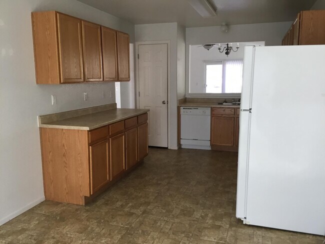 Building Photo - 7250 Bentwater Dr
