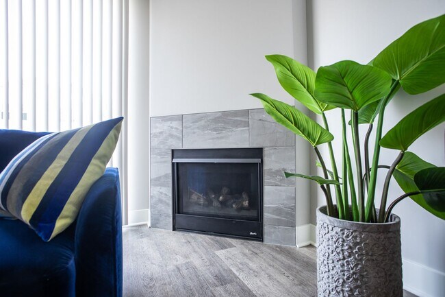 Foto del edificio - Spruce | Three Bedroom - Exterior Walkout