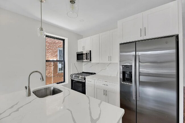 Foto del edificio - 694 Ashford St