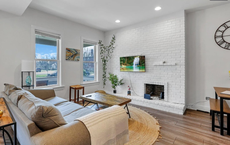 Primary Photo - 1504-1506 Bryden Rd