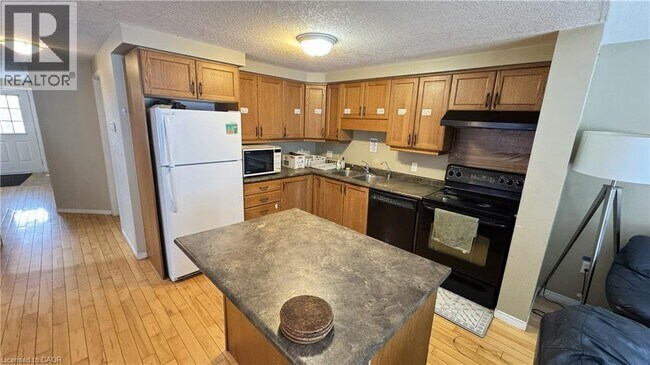 Building Photo - 559 Violet St