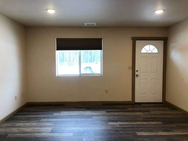 Building Photo - 1152 Dennis Rd