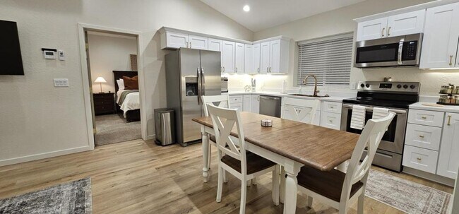 Foto del edificio - 731 W 6th S St