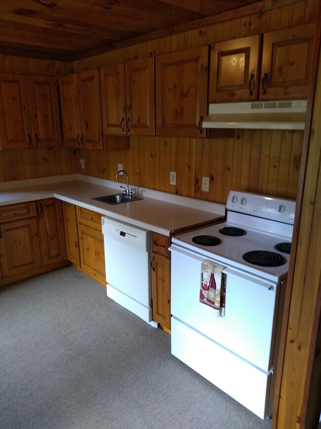 Kitchen - 2327 Kane Rd