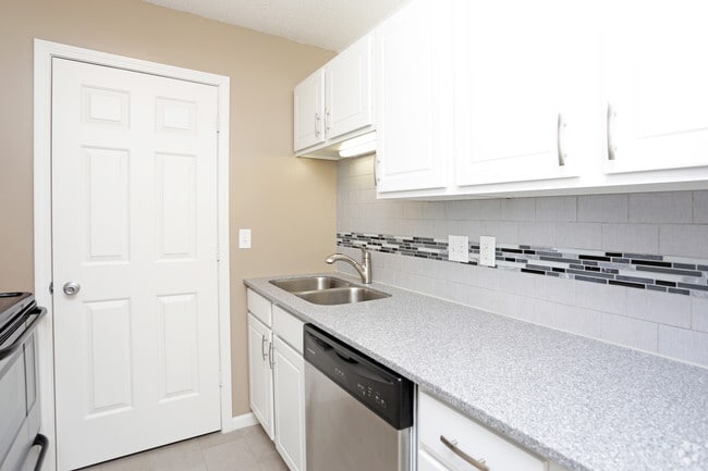 Marcy Kitchen - Orpheum Tower Apartments