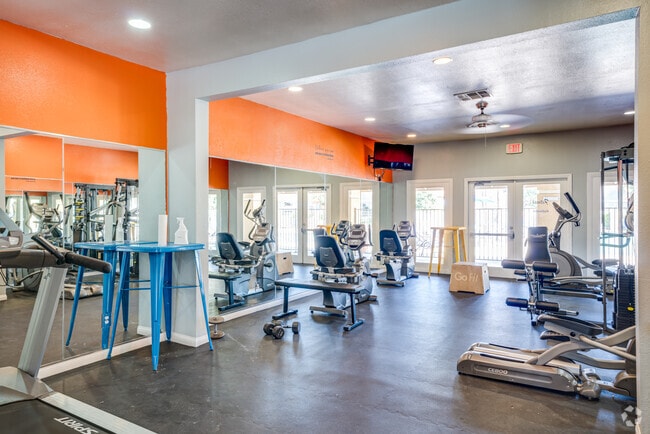 FITNESS CENTER - Valencia Park