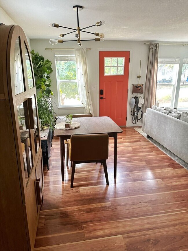 Foto del edificio - Downtown Loveland Home with Garage and Spa...