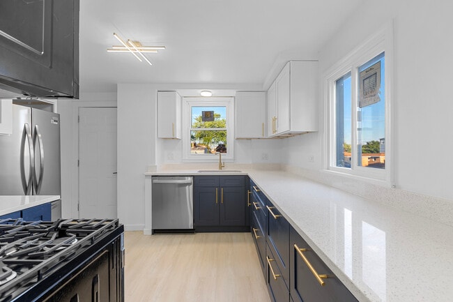 Building Photo - 1335 Marengo Ave