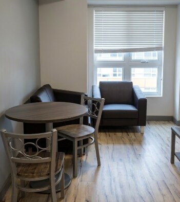 Photo du bâtiment - 258B-258B Sunview St