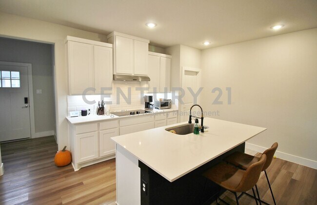 Foto del edificio - Stunning Two-Story, 3/2.5/2 Contemporary Home in Waxahachie For Rent!