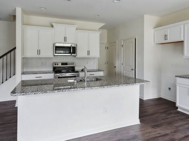 Building Photo - 415 Golden Villas Dr