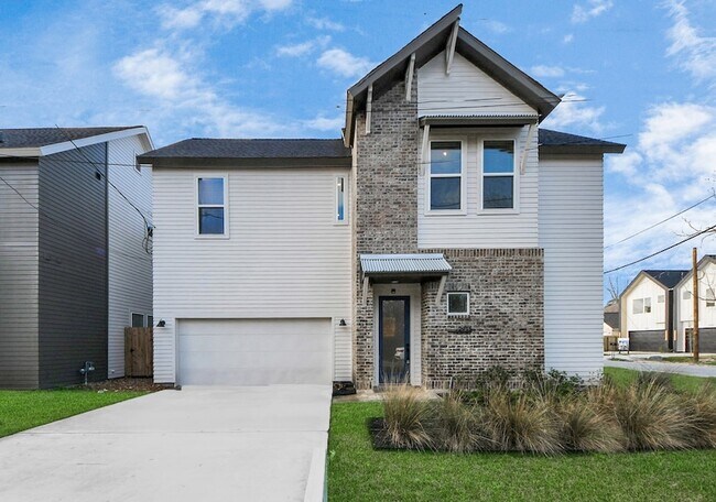 Building Photo - 2915 Paul Quinn St