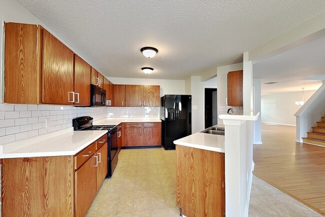 Building Photo - 7030 Maple Park Ln