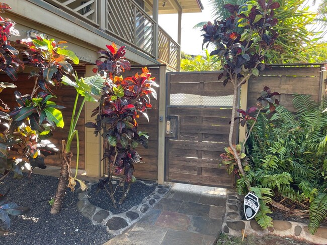 Building Photo - 2 Bed/ 2 Bath in Paia electricity included