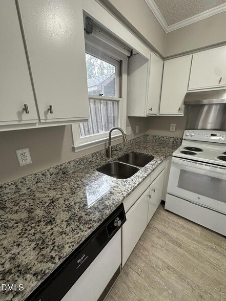 Foto del edificio - 5621 Hamstead Crossing