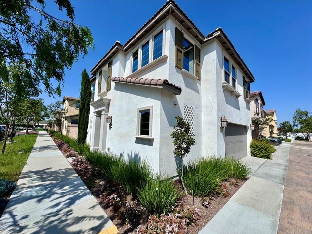 Building Photo - 30370 Village Knoll Dr