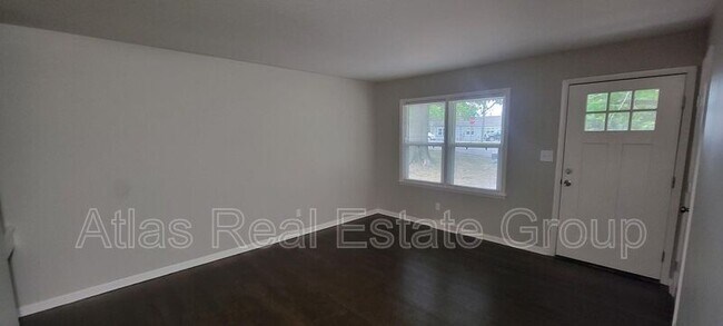Building Photo - 111 S Oak Ridge Terrace