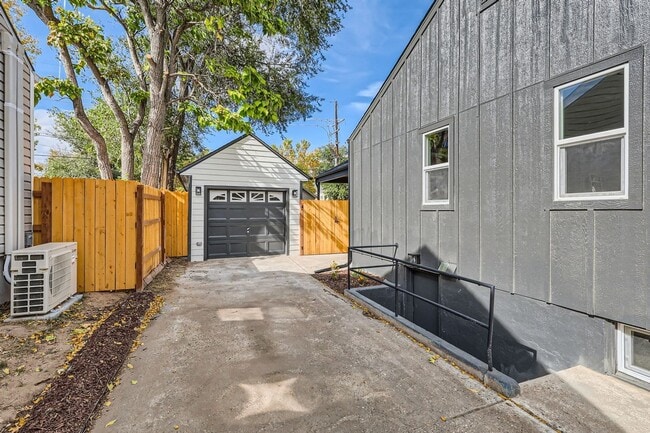 Building Photo - 3711 S Sherman St