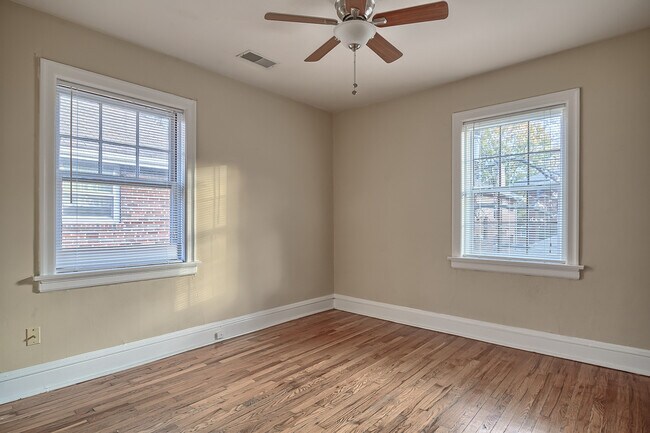 Foto del edificio - 7034 Dartmouth Ave