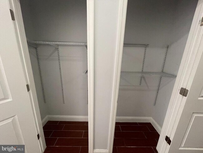 Building Photo - 617 N 11th St