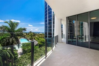 Building Photo - 2821 S Bayshore Dr