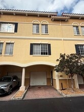 Building Photo - 5220 W Kennedy Blvd