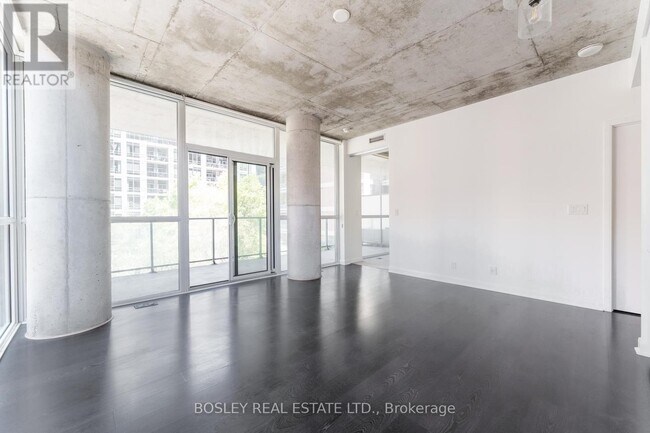 Photo du bâtiment - 478-478 King St W