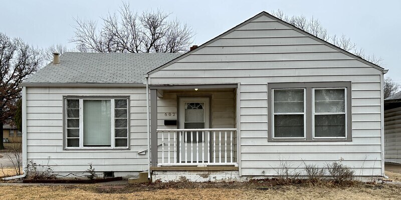 Primary Photo - 602 S Yale