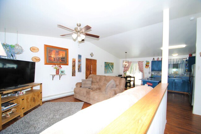 Foto del edificio - 3 Bed / 2 Bath / 2 Car Garage Ranch Style Home