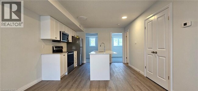 Building Photo - 410 Northfield Dr W