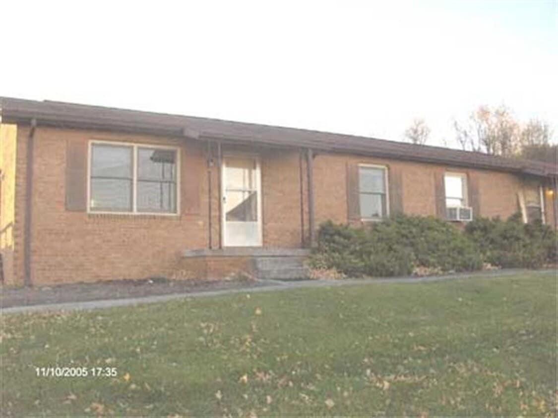 Foto principal - 2 Bedroom 1 Bath Duplex
