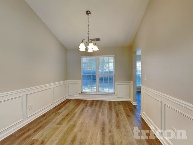 Building Photo - 190 Red Hawk Dr