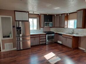 Building Photo - 370 E 1700 S