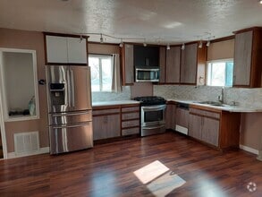 Building Photo - 370 E 1700 S