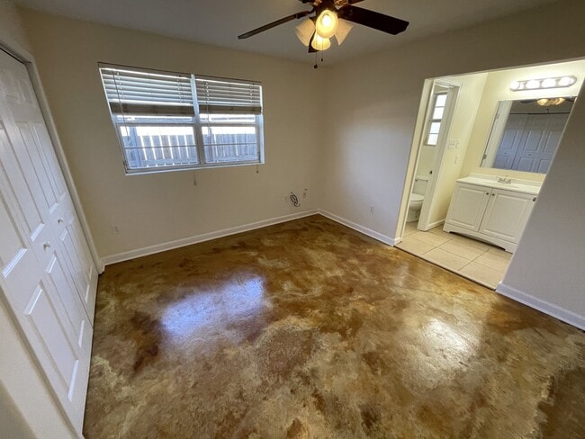 Building Photo - 3617 Charles Dr