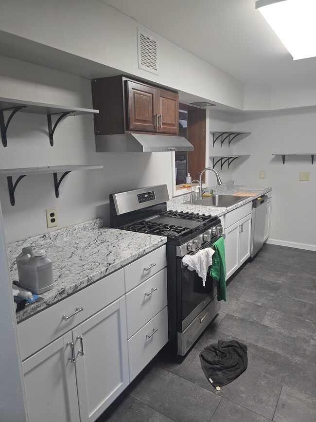 Building Photo - 2105 Donald Ave