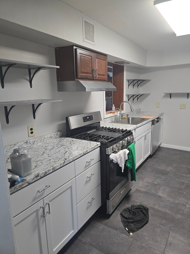 Foto del edificio - 2105 Donald Ave