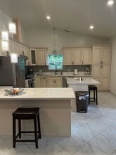 Building Photo - 94094 Hilltop Dr