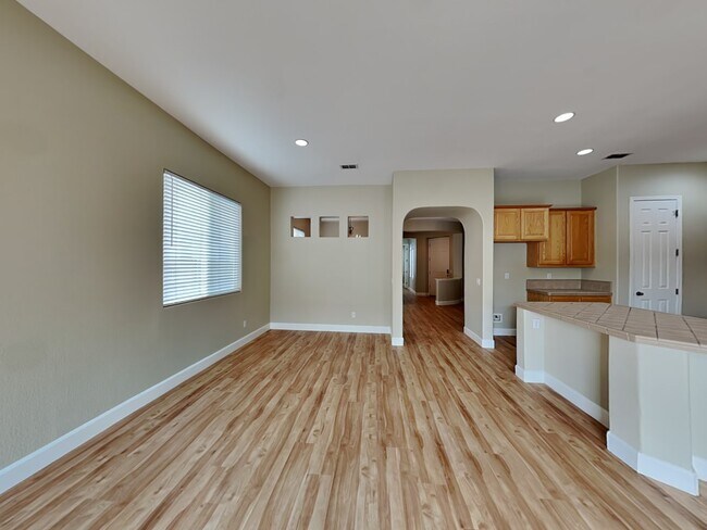 Building Photo - 1720 Charm Way