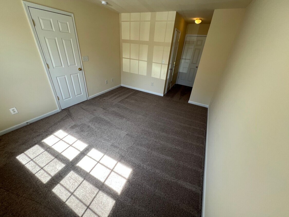 Foto del edificio - Exclusively Offered by Muse Realty, LLC