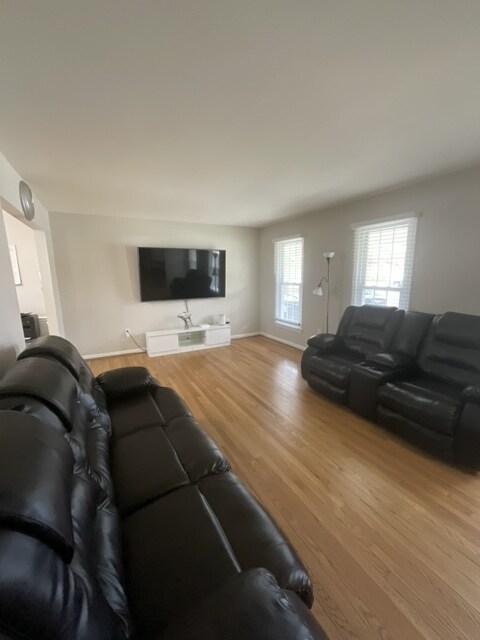 Foto del edificio - 329 W Deer Park Rd