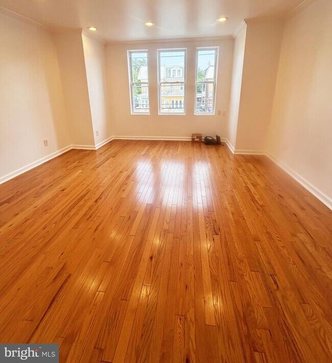 Foto del edificio - 7053 Paschall Ave