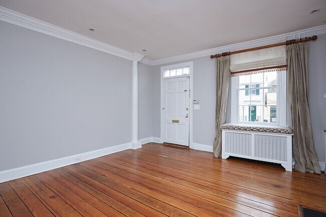 Foto del edificio - Historic Townhome in the Heart of Georgetown