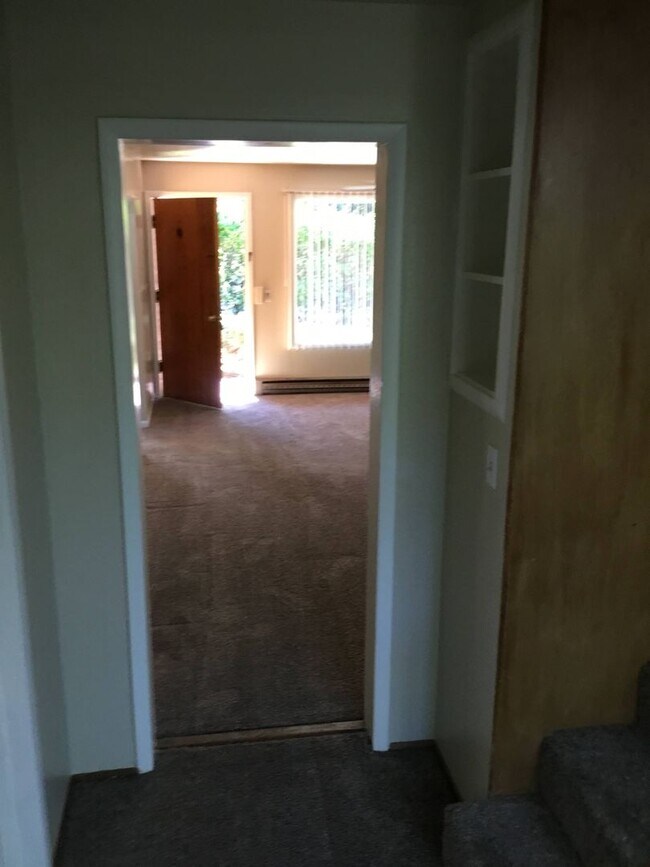 Foto del edificio - 5 Bedroom House in Southeast Eugene